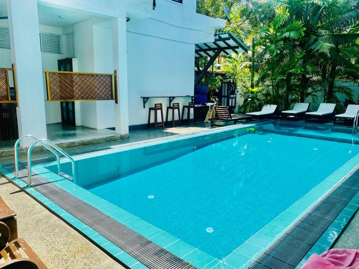 Bienvenido Madiha Hotel Polhena Bagian luar foto