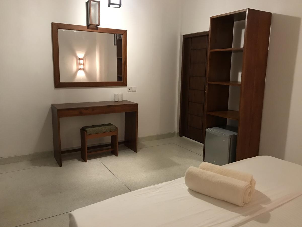 Bienvenido Madiha Hotel Polhena Bagian luar foto